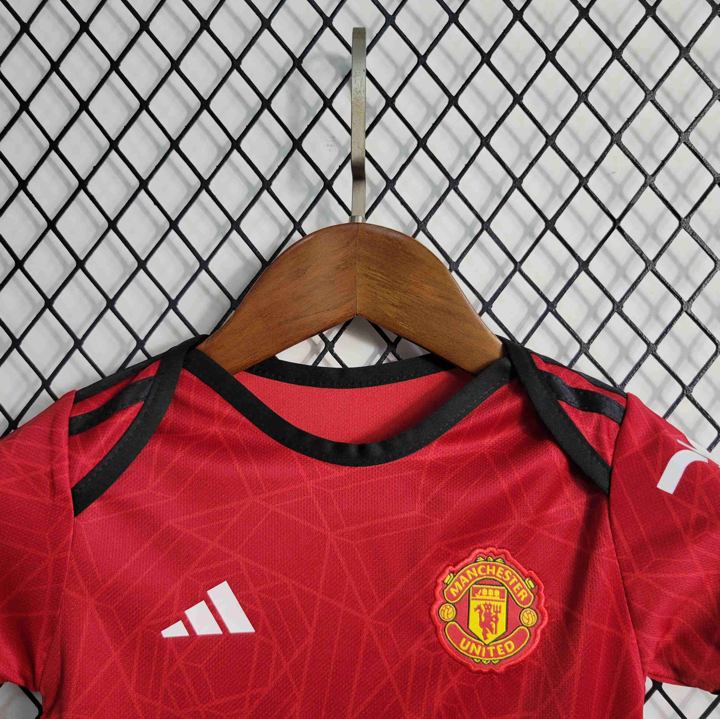 23-24 Manchester United Home Baby Kit Crawling Suit Size 9-12