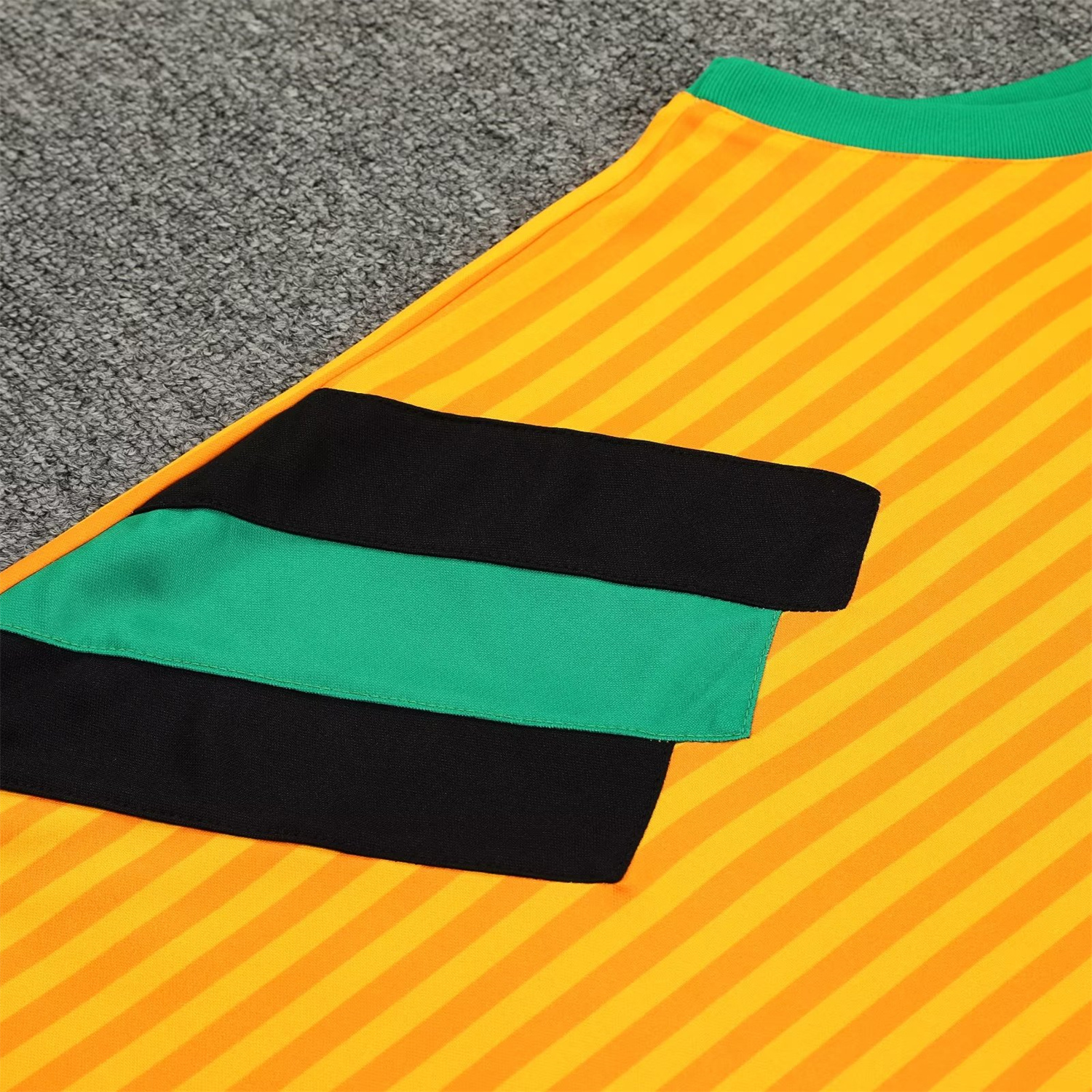 Bayern Munich 23-24 Yellow Green Training Vest Suit