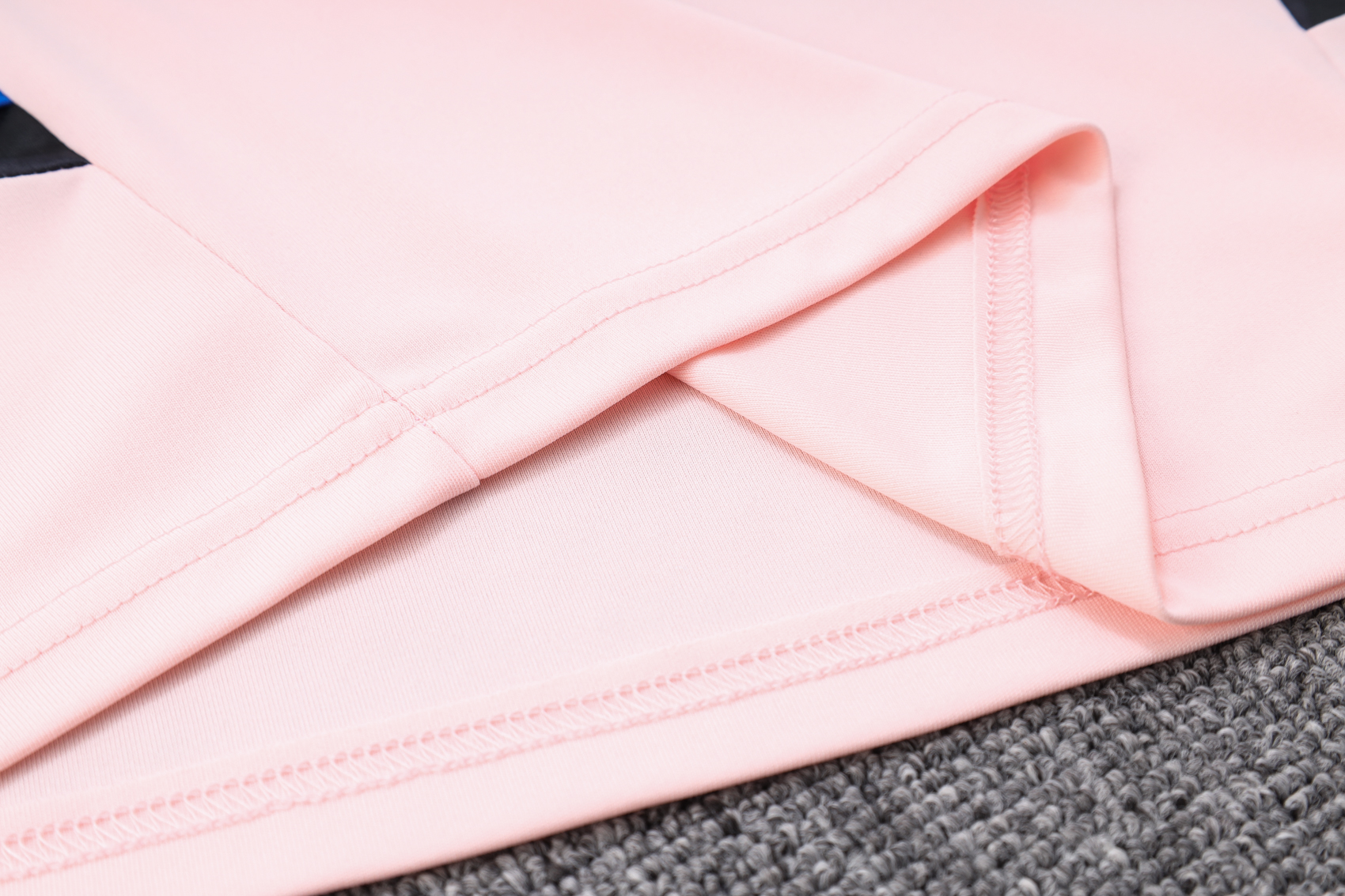 23-24 Manchester United Pink Player Vest Training Set