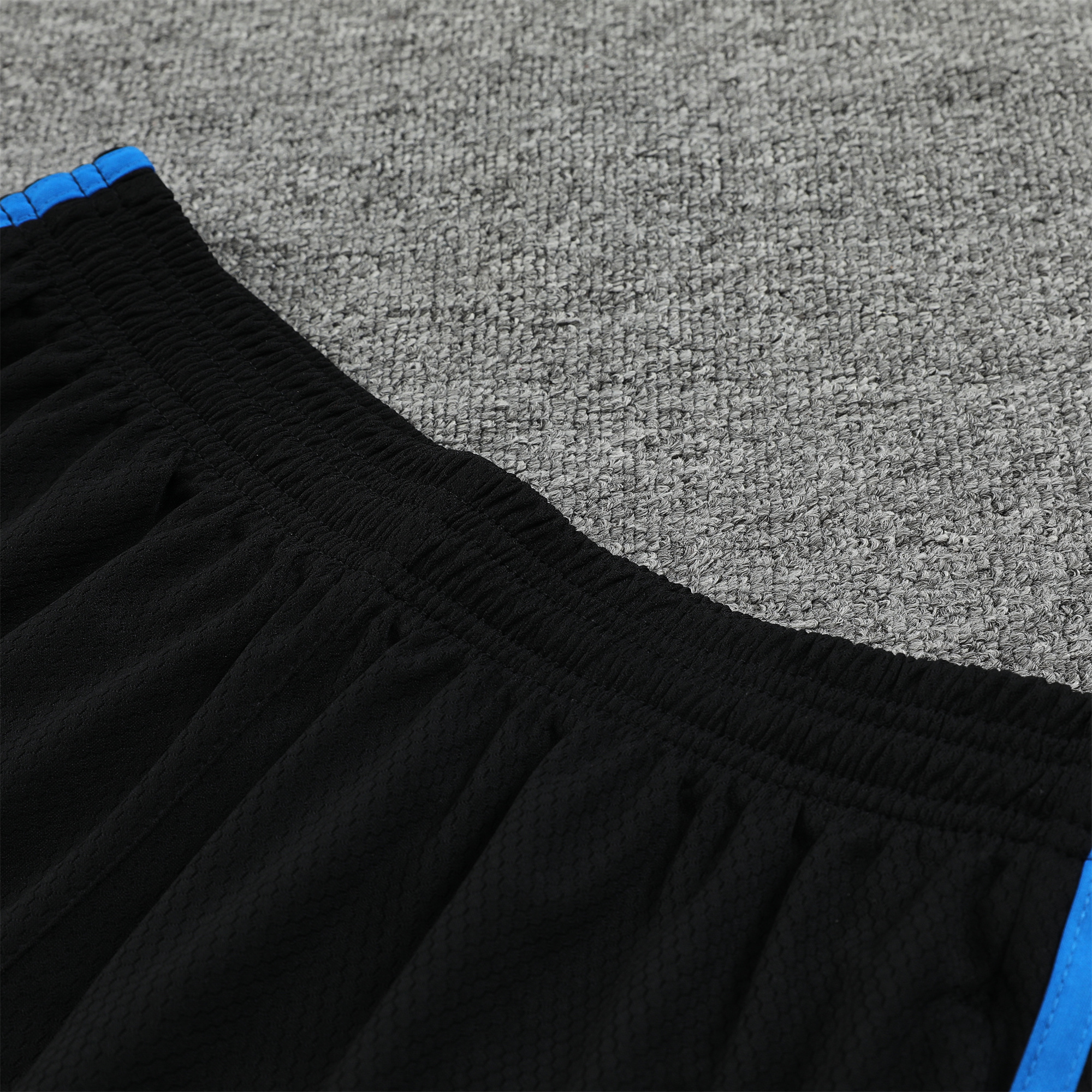 Manchester United 23-24 Vest Training Set Black Line