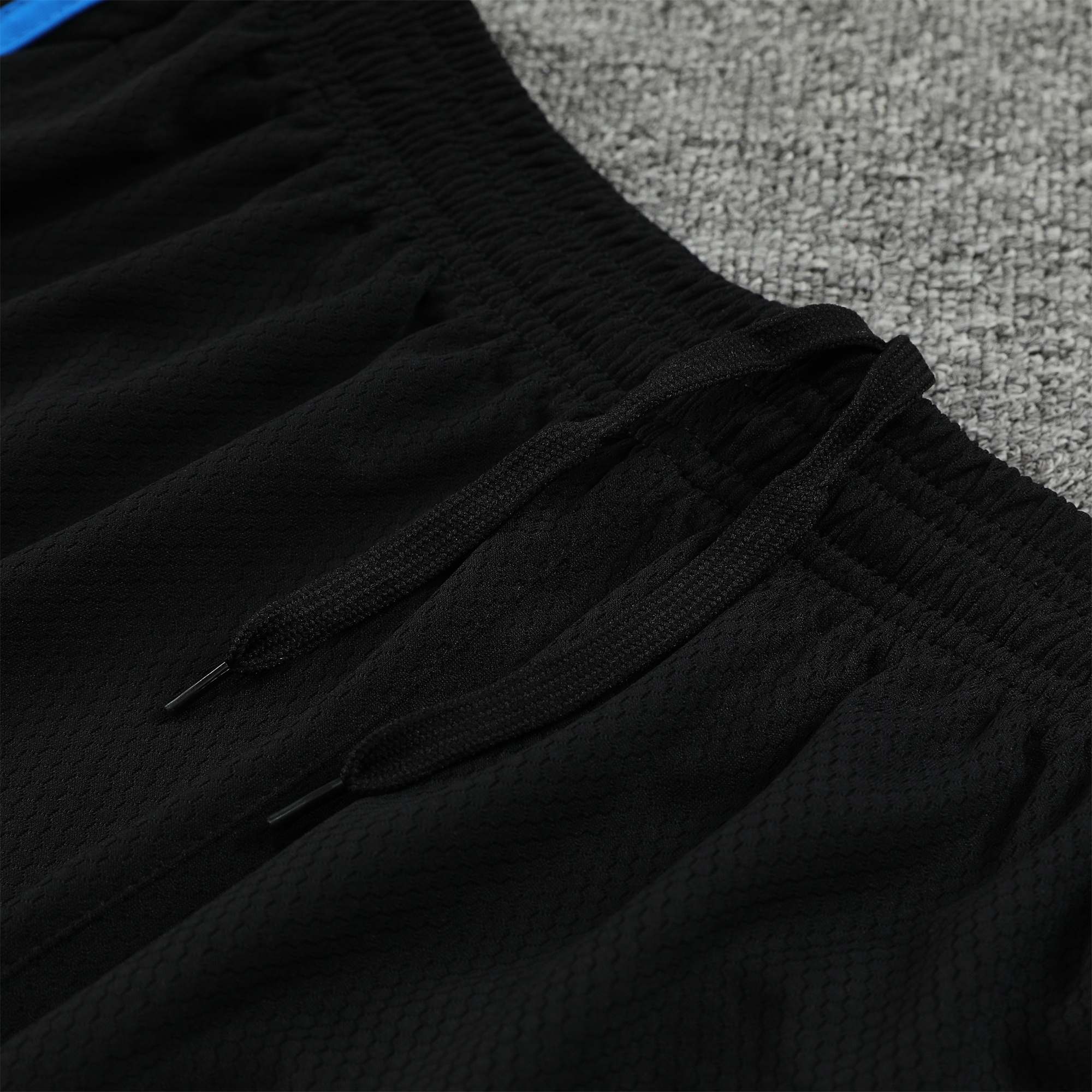 Manchester United 23-24 Vest Training Set Black Line