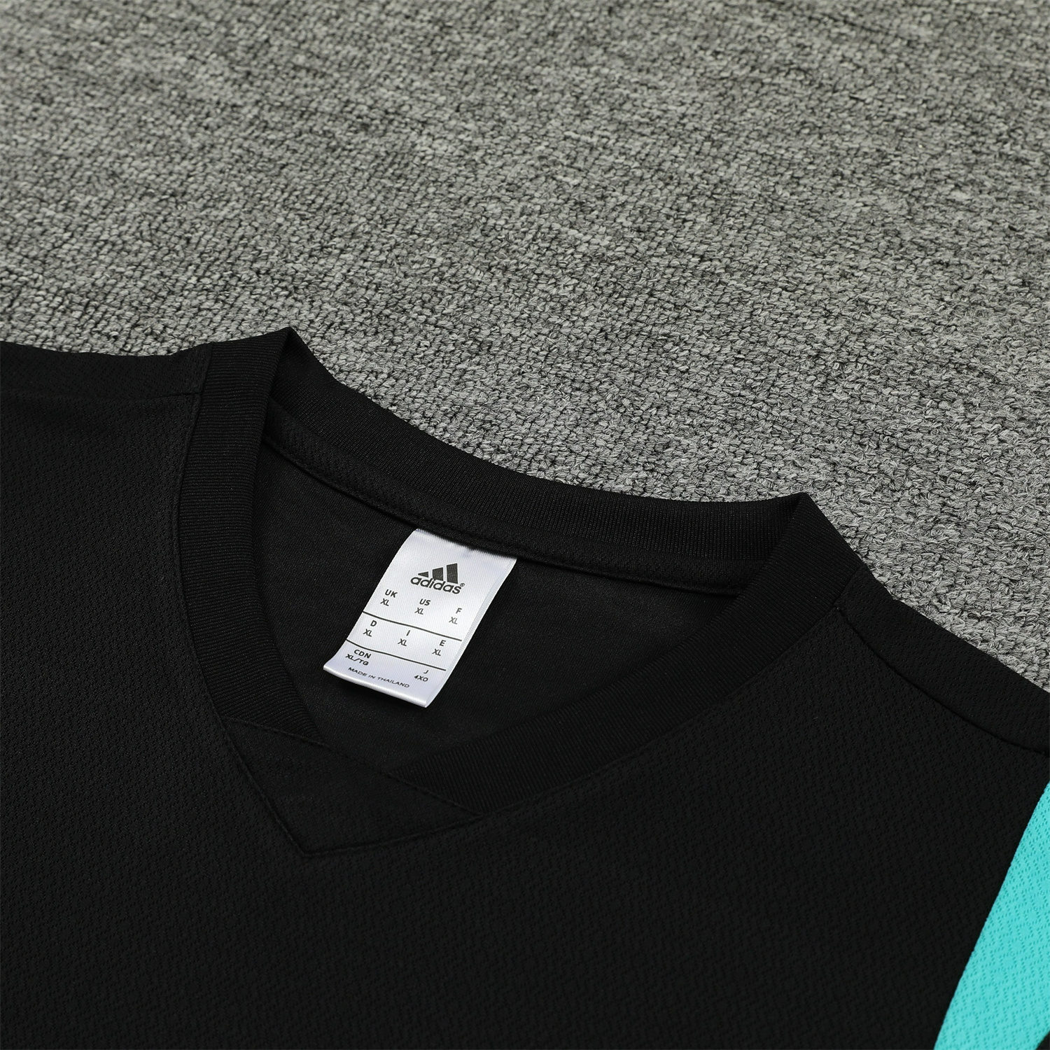 Manchester United 23-24 Black Player Vest Training Set