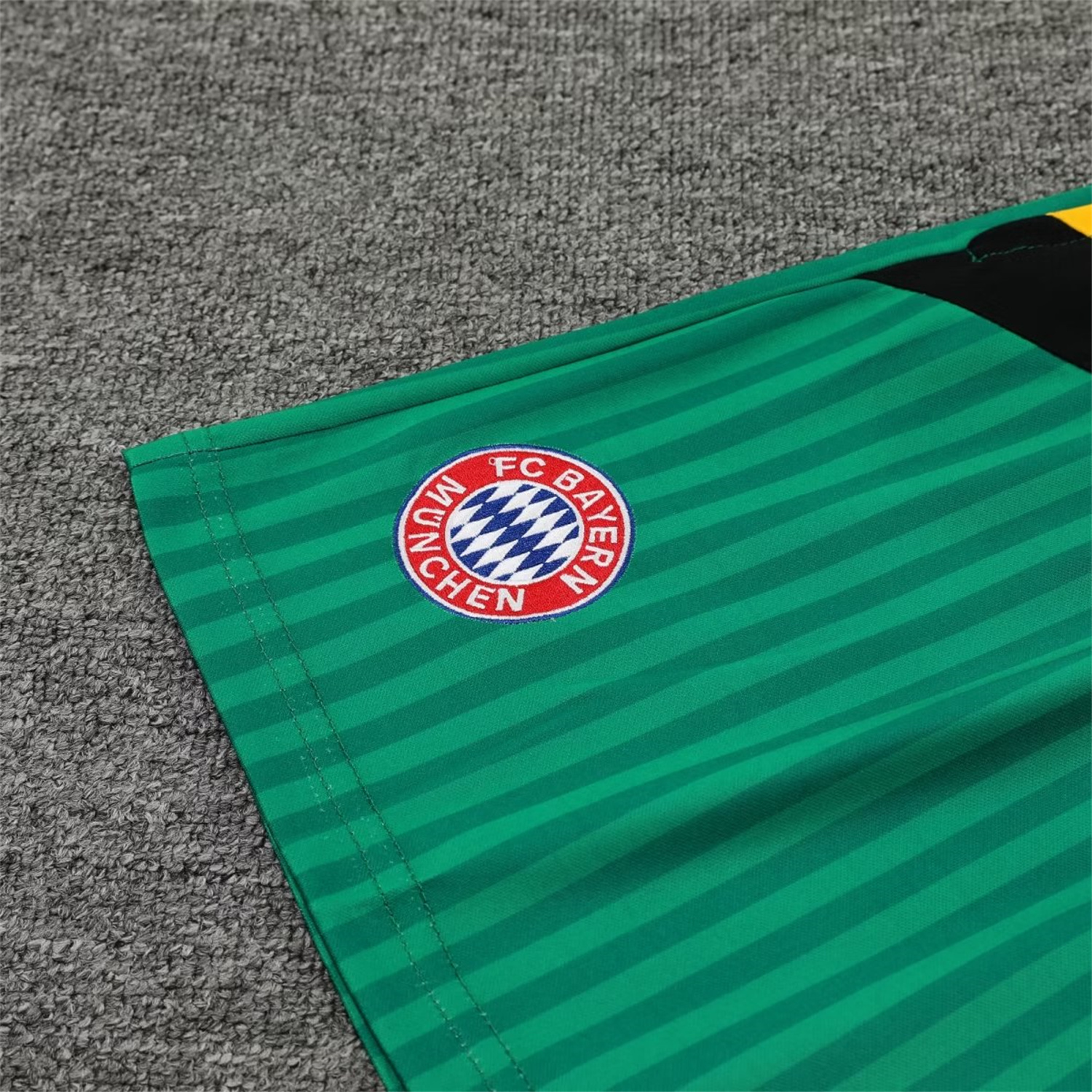 Bayern Munich 23-24 Yellow Green Training Vest Suit