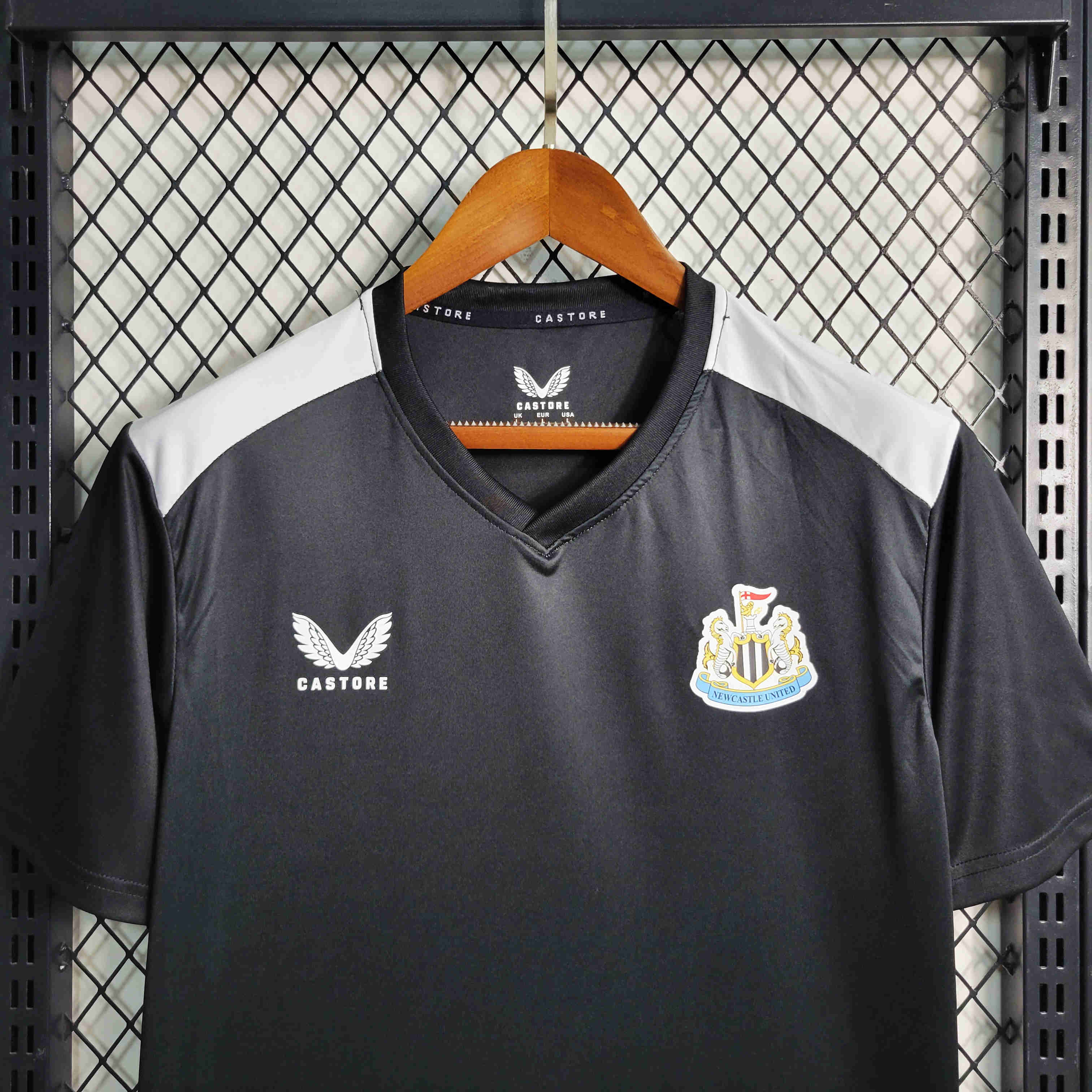 Newcastle United 23-24 Black Training Jersey - Fans Version