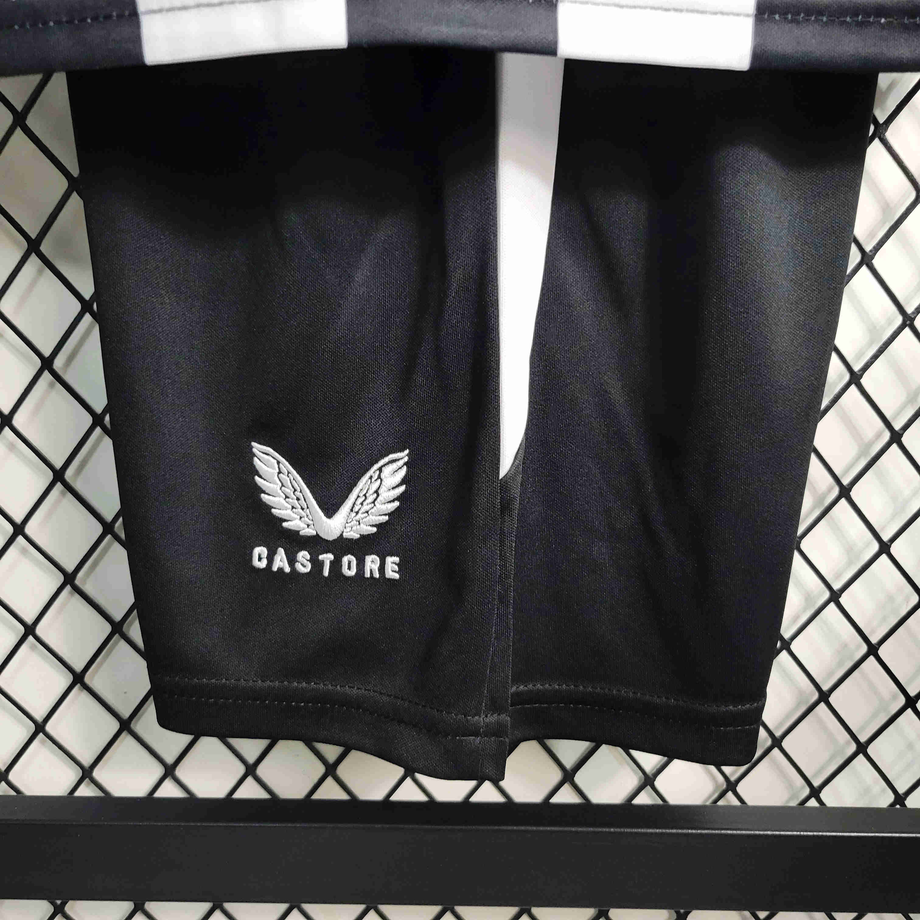 Newcastle United 23-24 Home Kids Kit