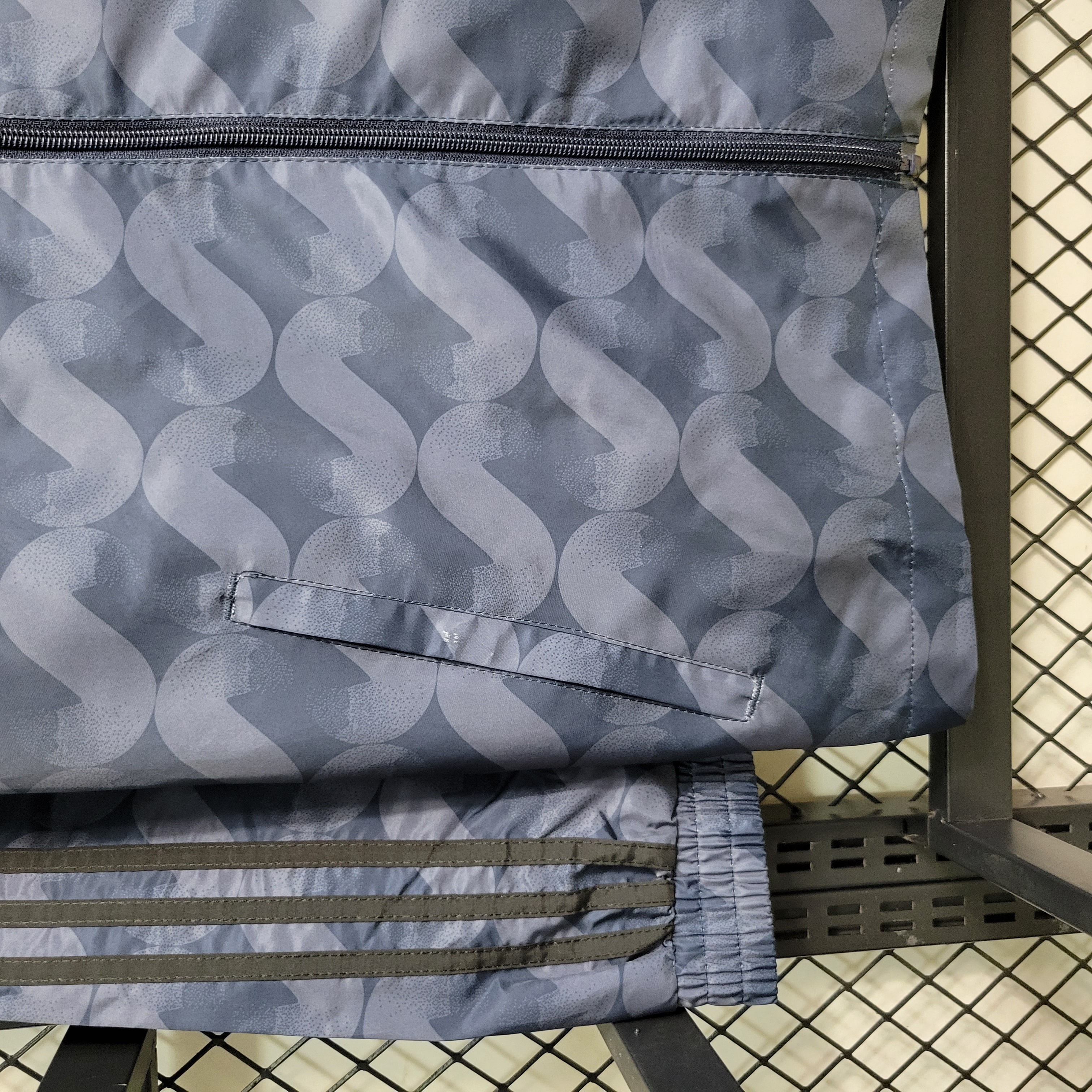 Real Madrid 23-24 Away Stadium Player Windbreaker - Navy