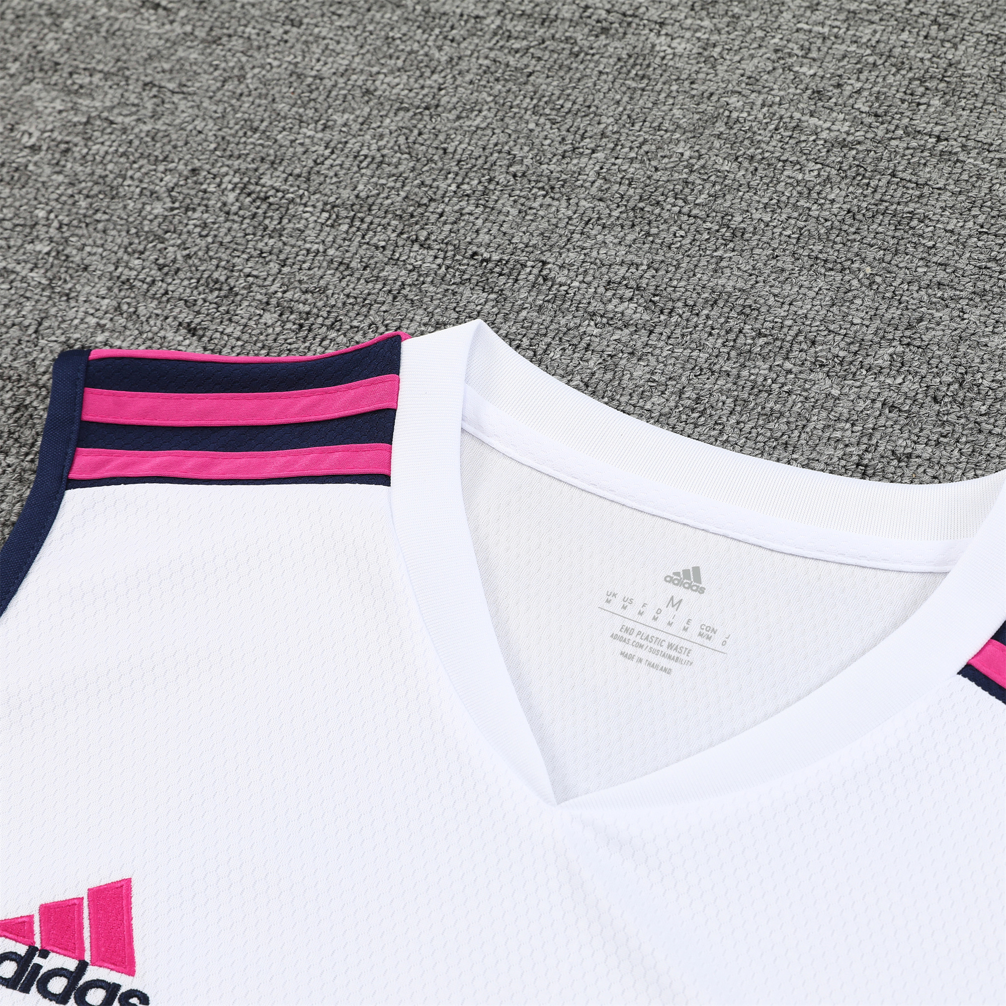 Arsenal 23-24 Player Vest Training Set White Pink