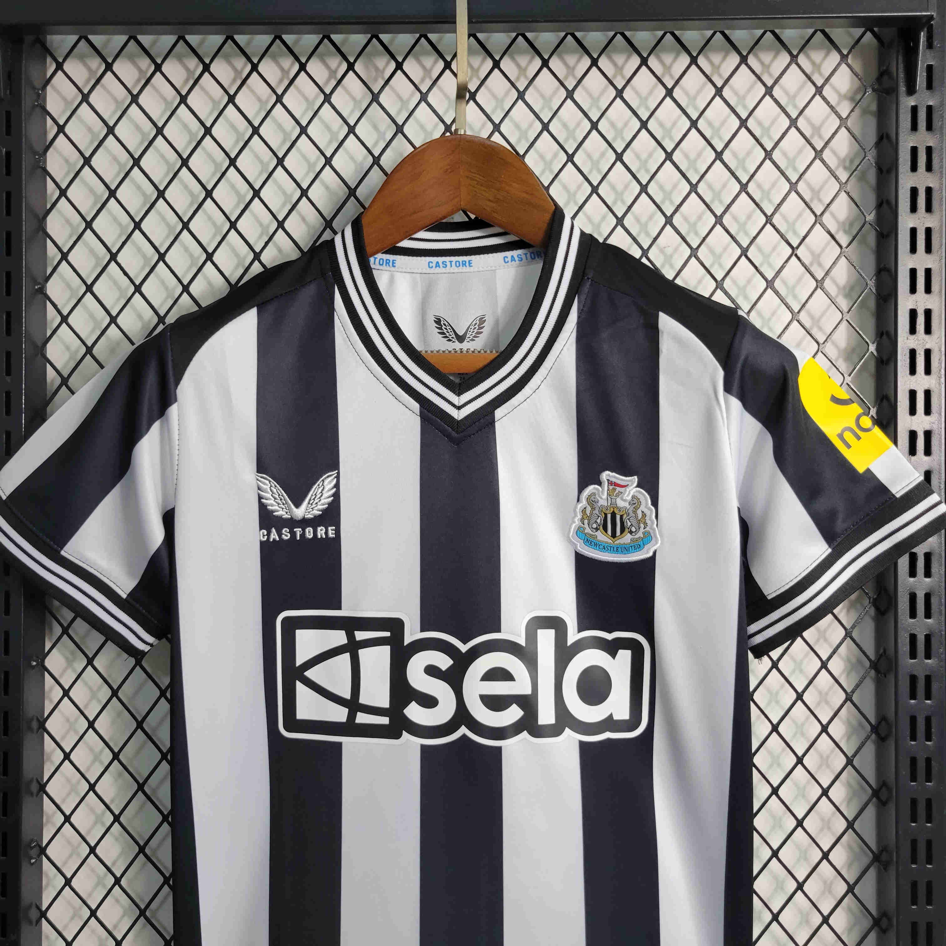 Newcastle United 23-24 Home Kids Kit