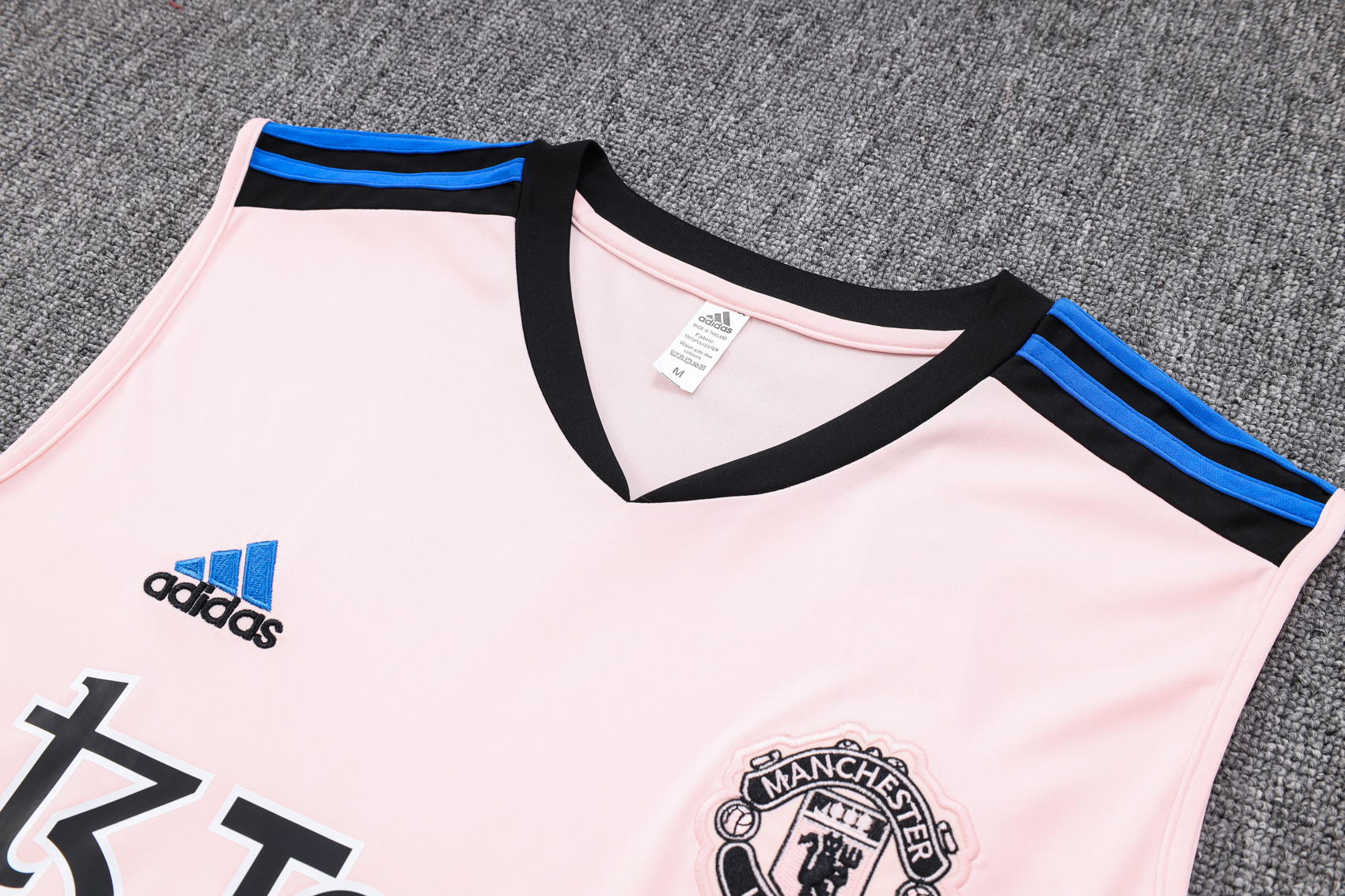 23-24 Manchester United Pink Player Vest Training Set
