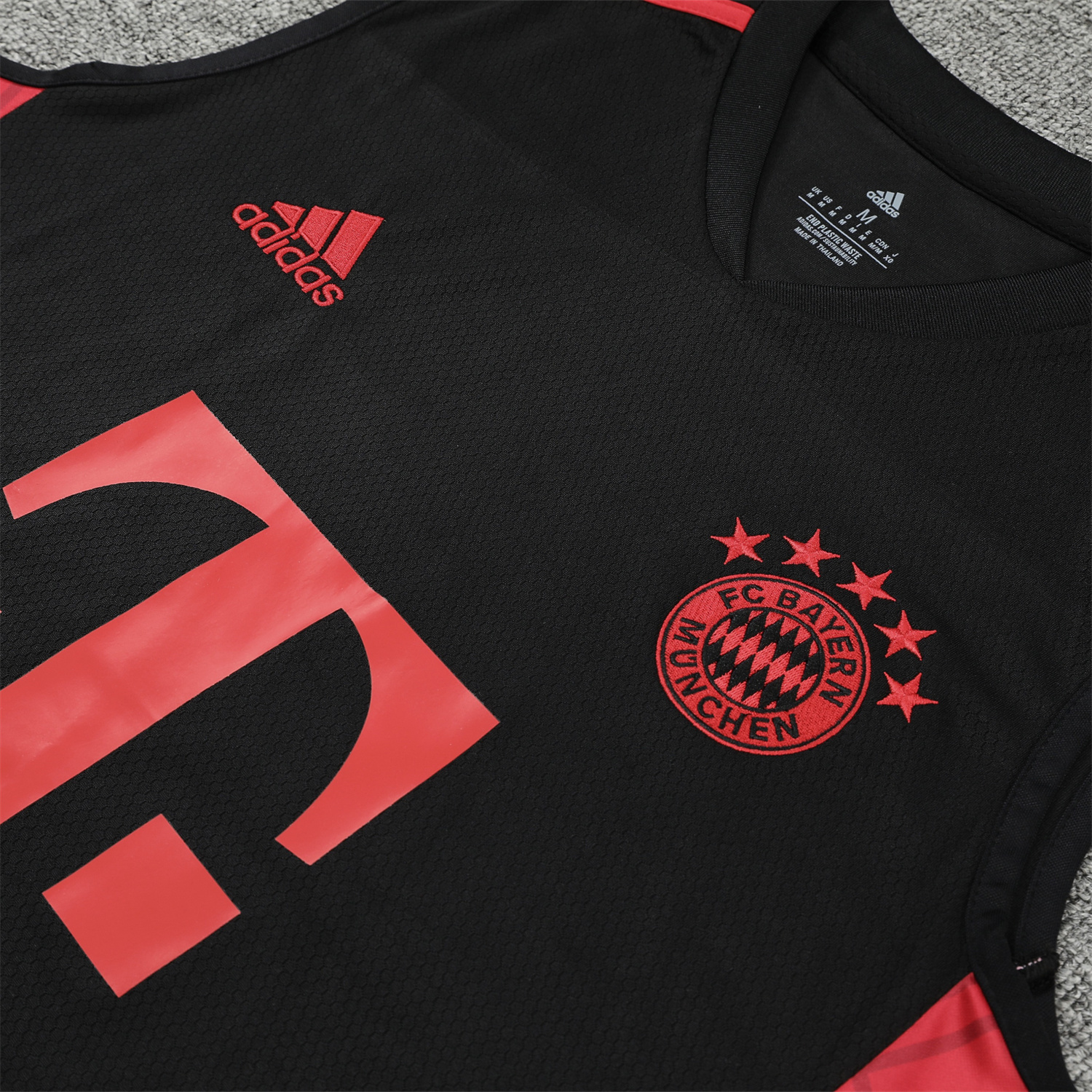 Bayern Munich 23-24 Black & Red Training Vest Suit