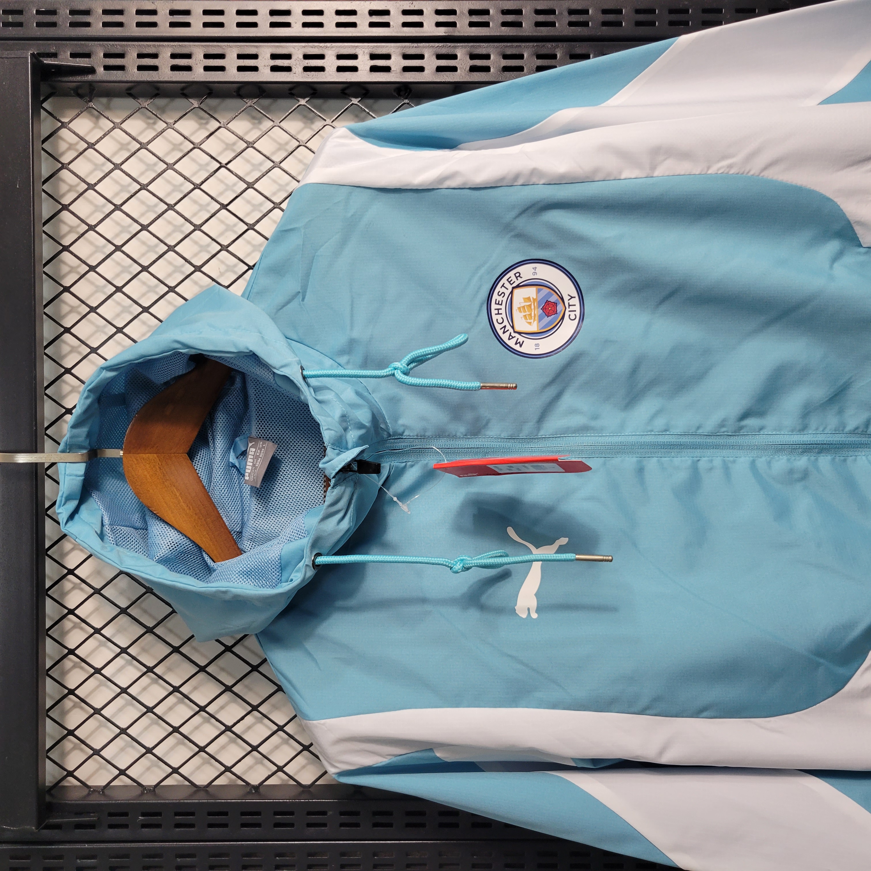 Manchester City 23-24 Windbreaker Light Blue