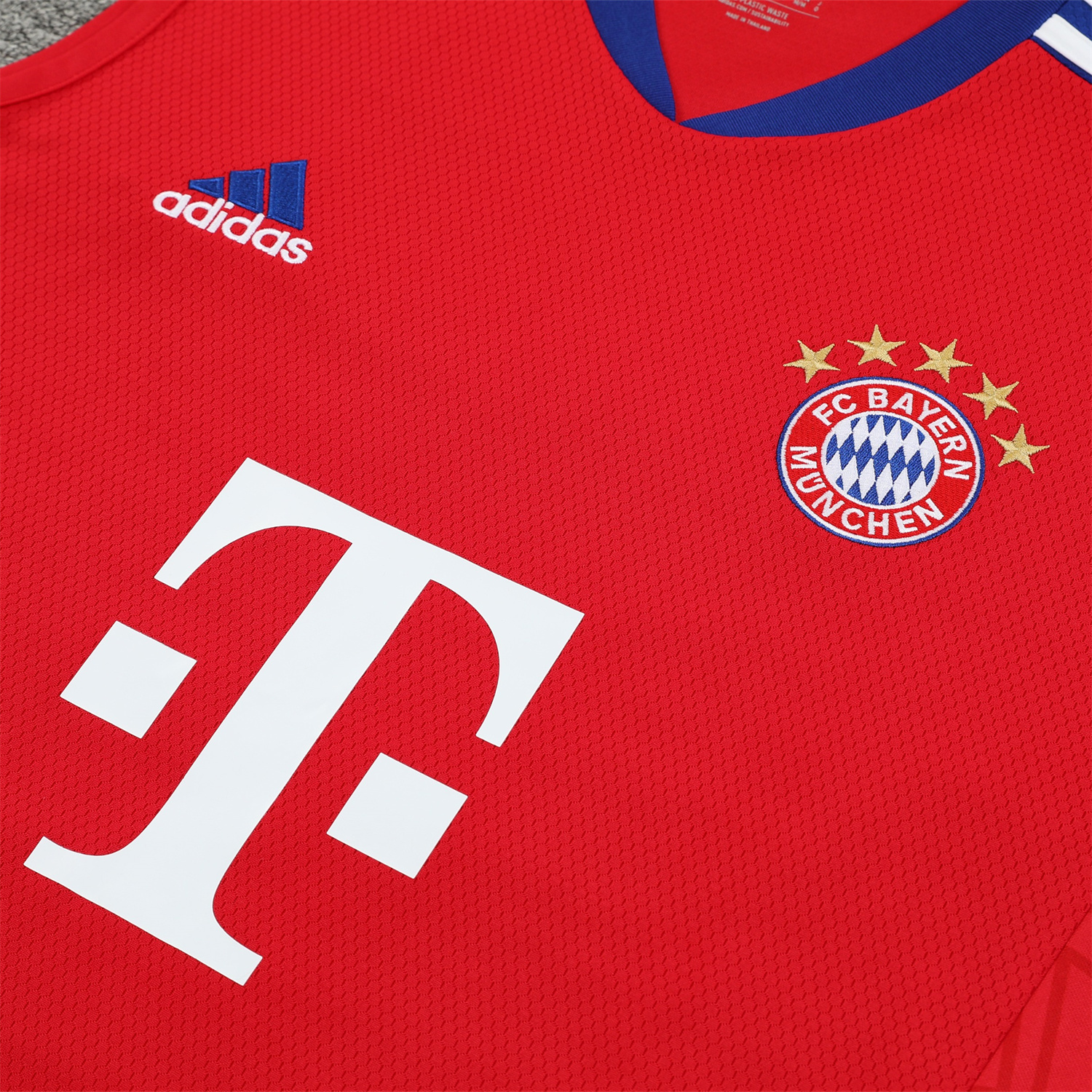 Bayern Munich 23-24 Red BlueTraining Vest Suit
