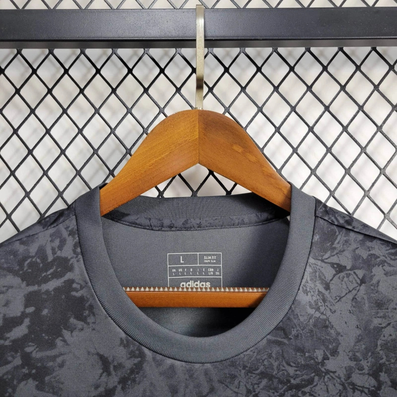 Manchester United 23-24 Black Pre-match Jersey - Fans Version