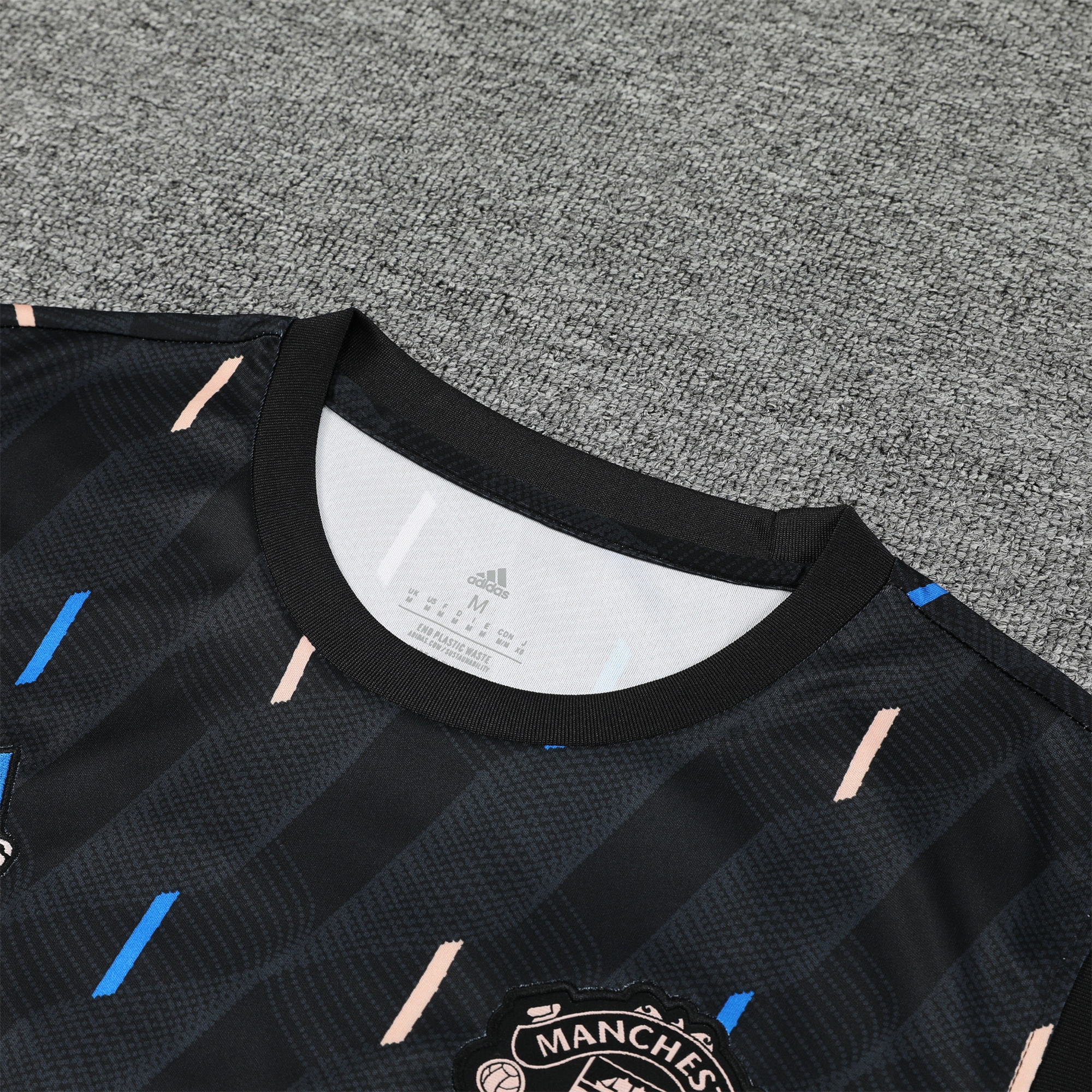 Manchester United 23-24 Vest Training Set Black Line