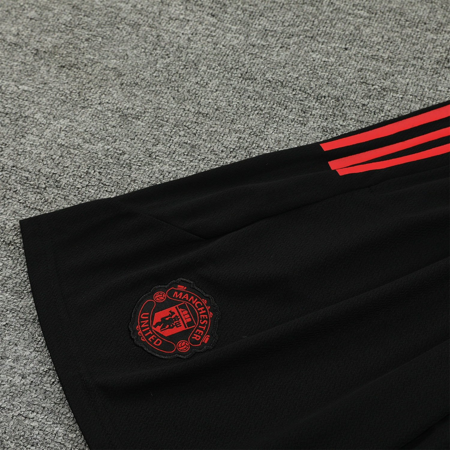 Manchester United 23-24 Black Player Vest Training Set