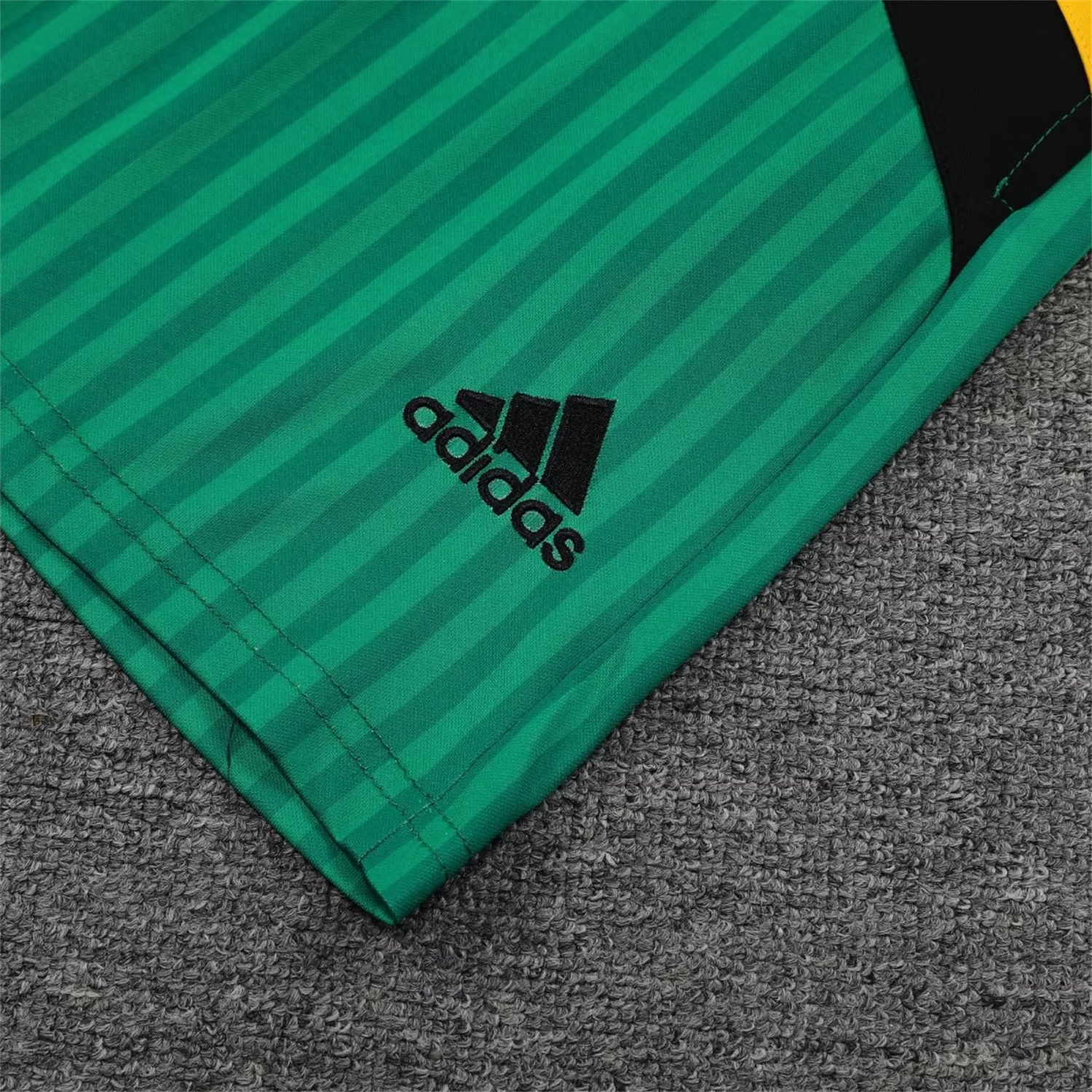 Bayern Munich 23-24 Yellow Green Training Vest Suit