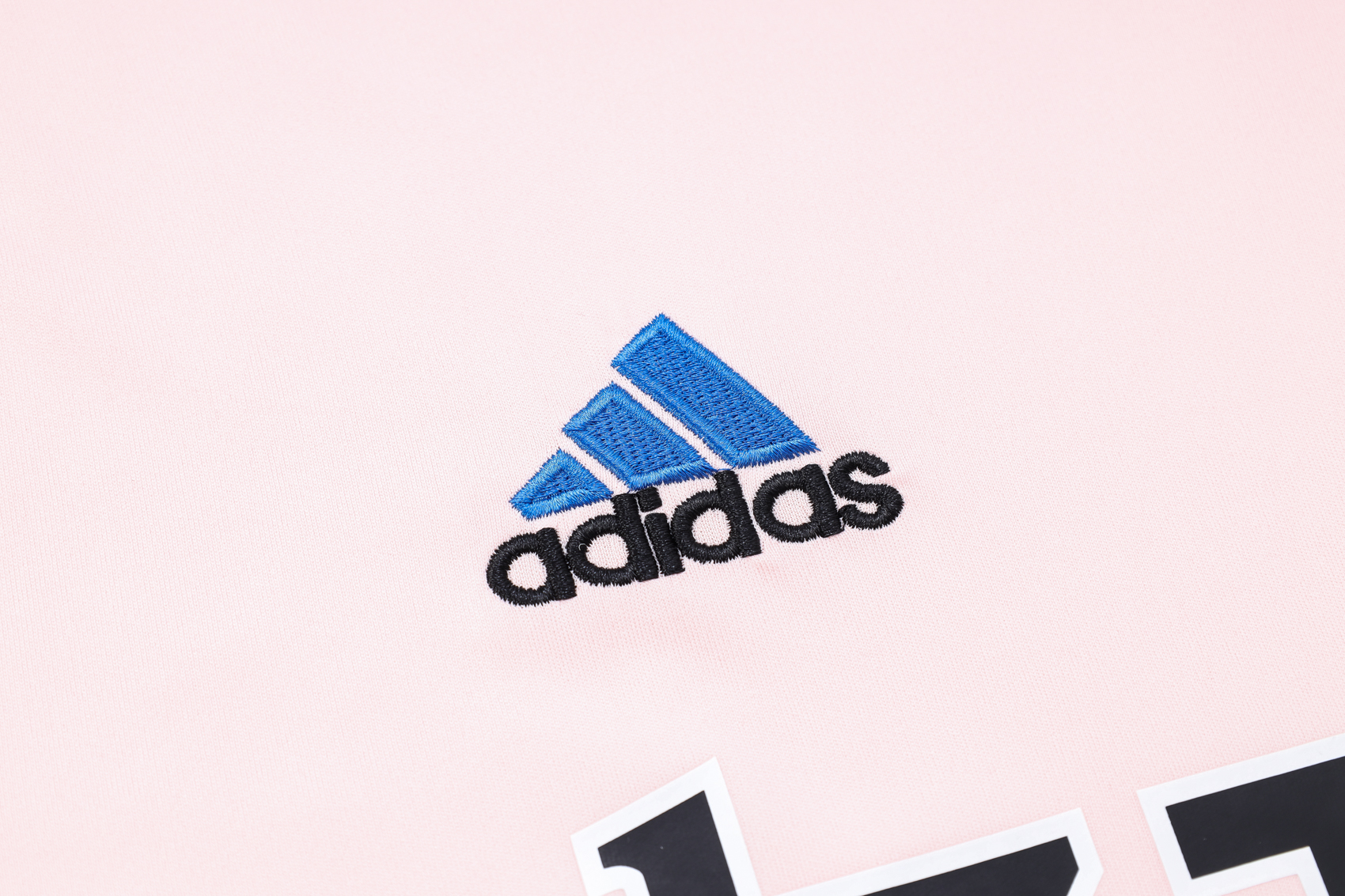 23-24 Manchester United Pink Player Vest Training Set