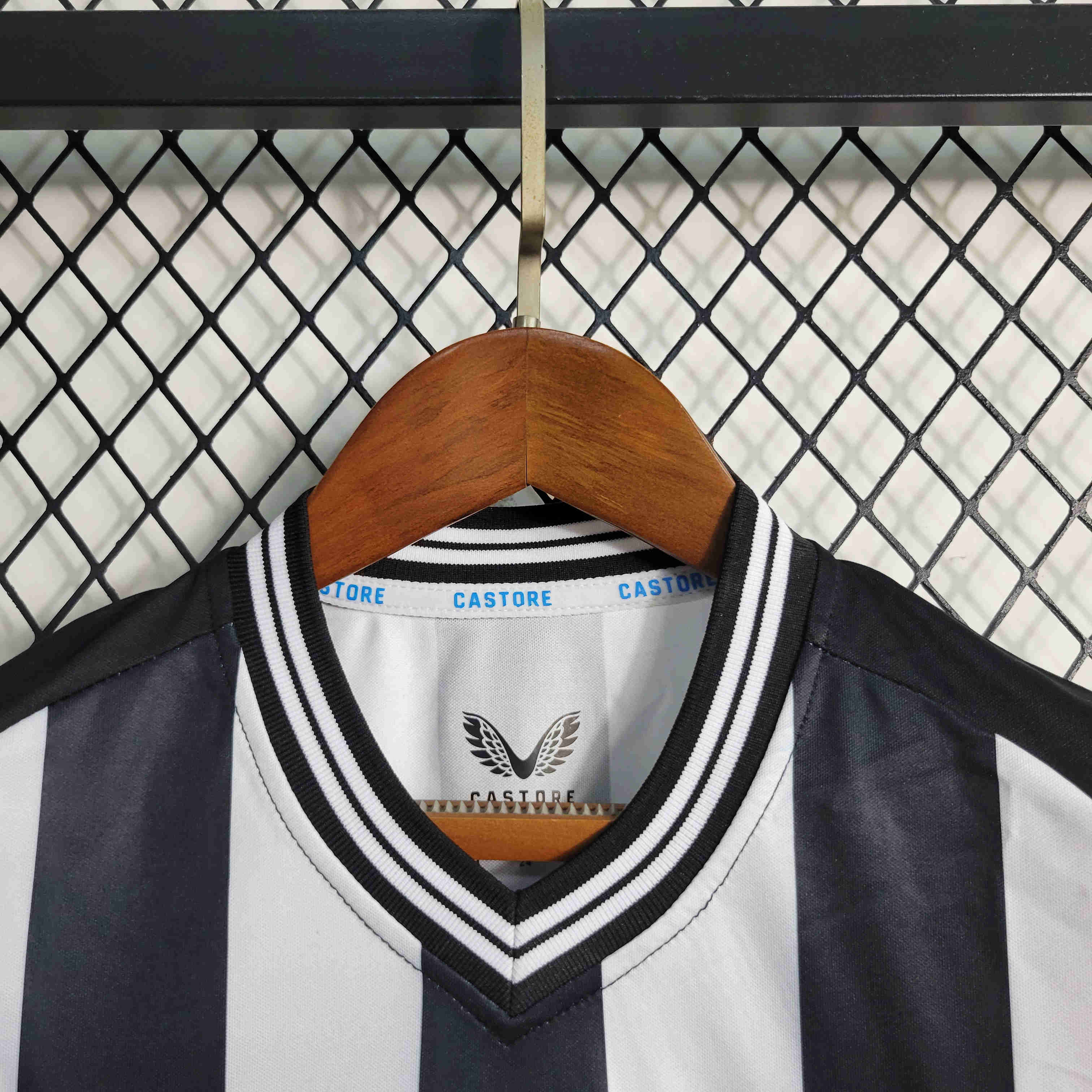 Newcastle United 23-24 Home Kids Kit
