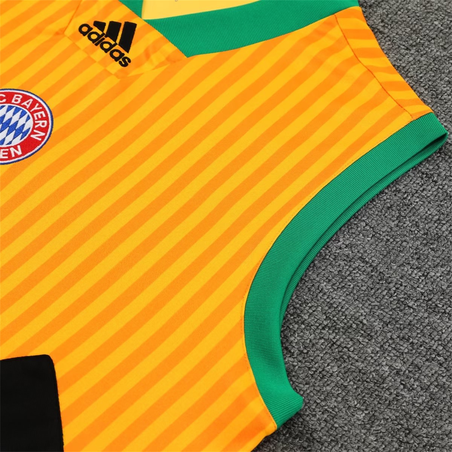 Bayern Munich 23-24 Yellow Green Training Vest Suit