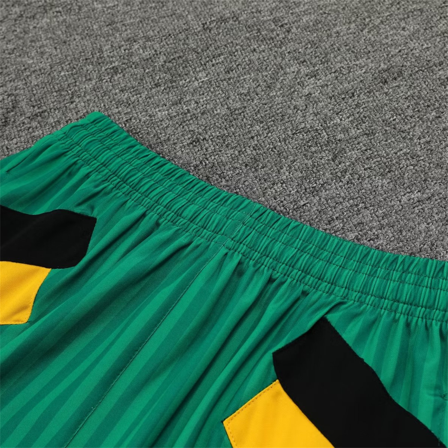 Bayern Munich 23-24 Yellow Green Training Vest Suit