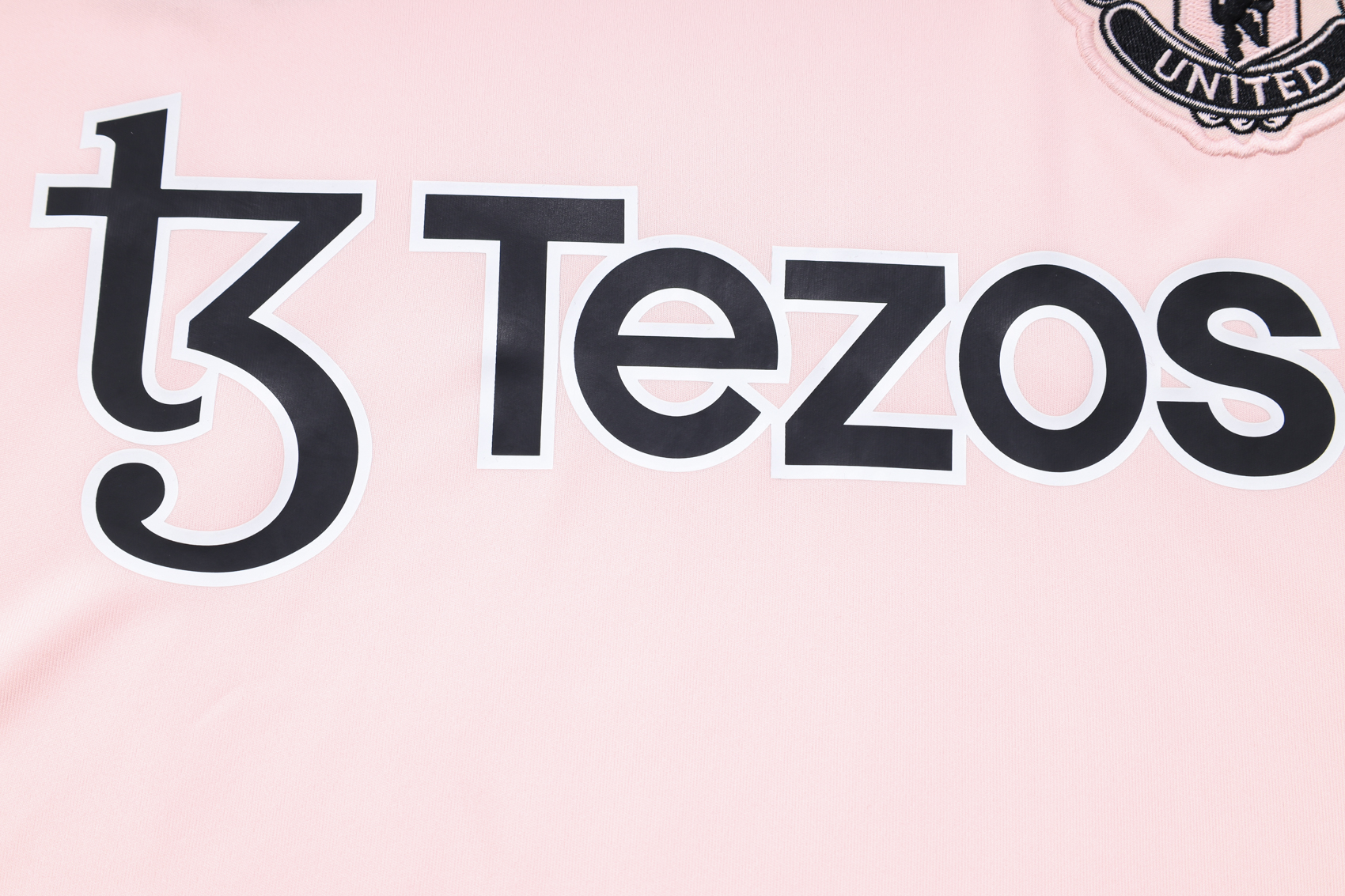 23-24 Manchester United Pink Player Vest Training Set