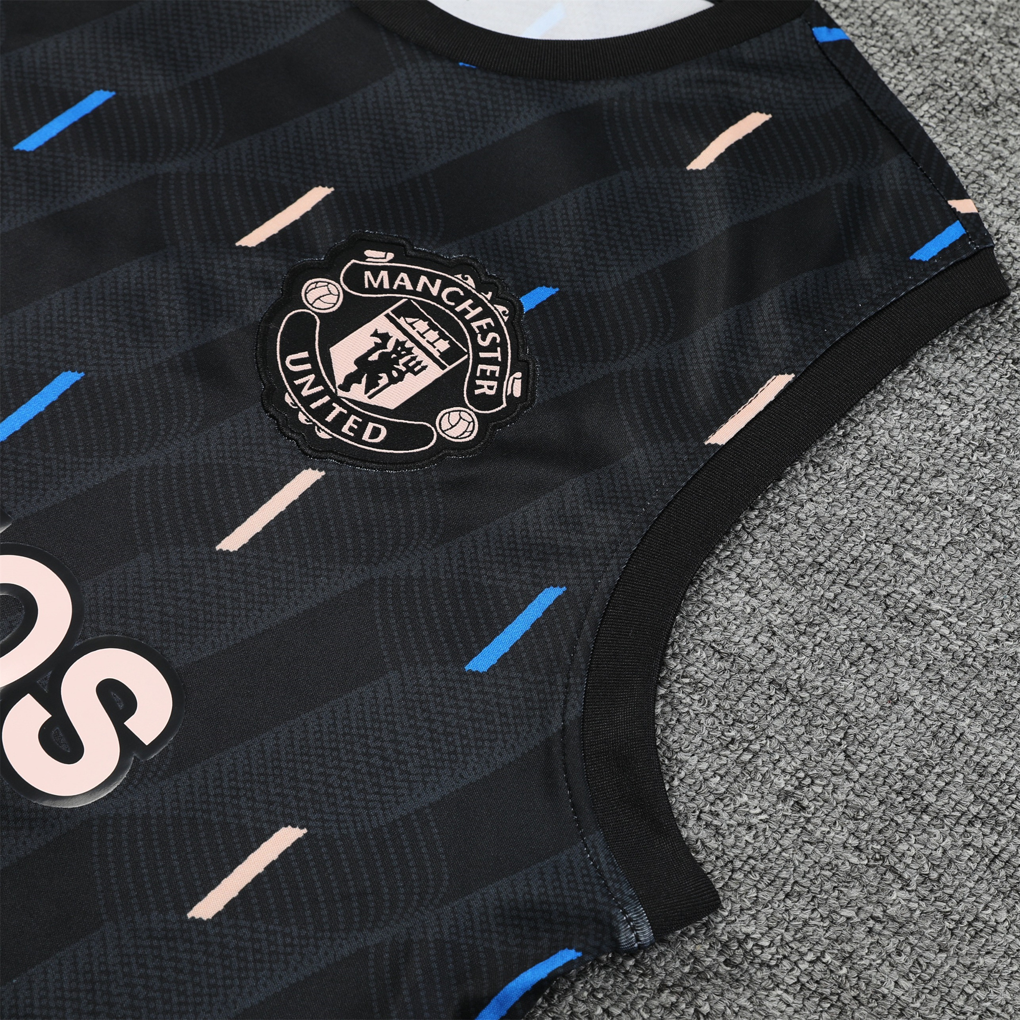 Manchester United 23-24 Vest Training Set Black Line