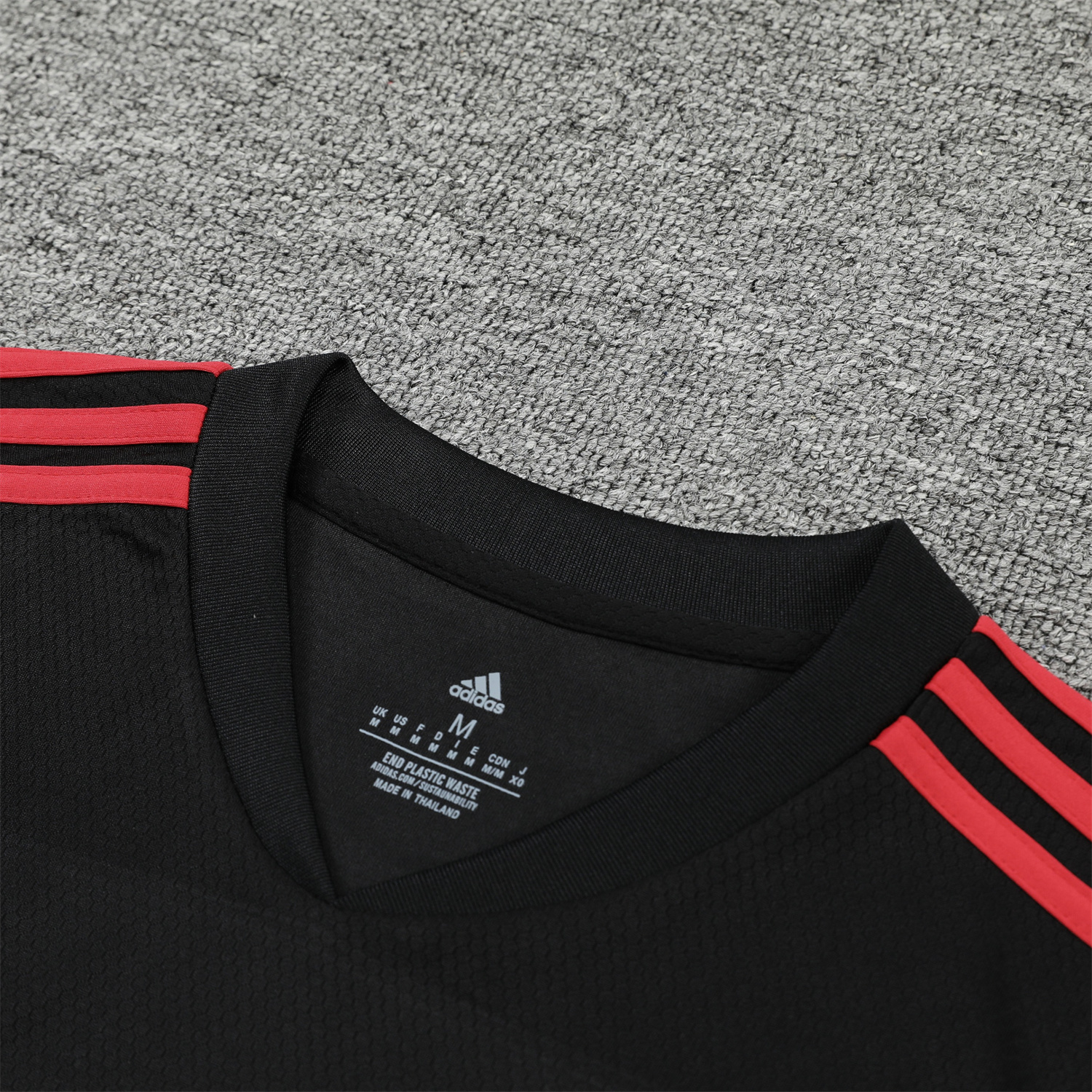 Bayern Munich 23-24 Black & Red Training Vest Suit