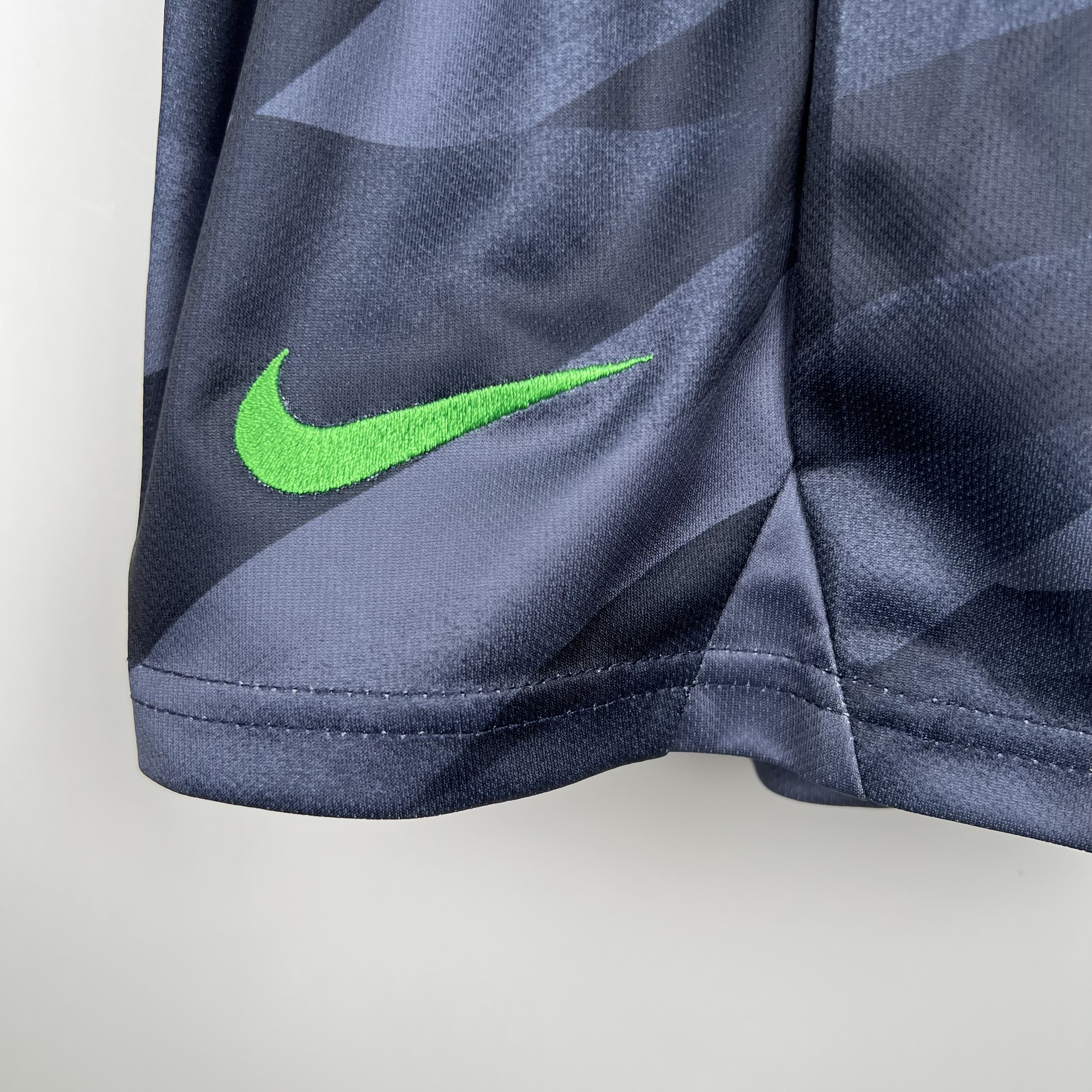 Liverpool 23-24 Black Goalkeeper Kids Kit