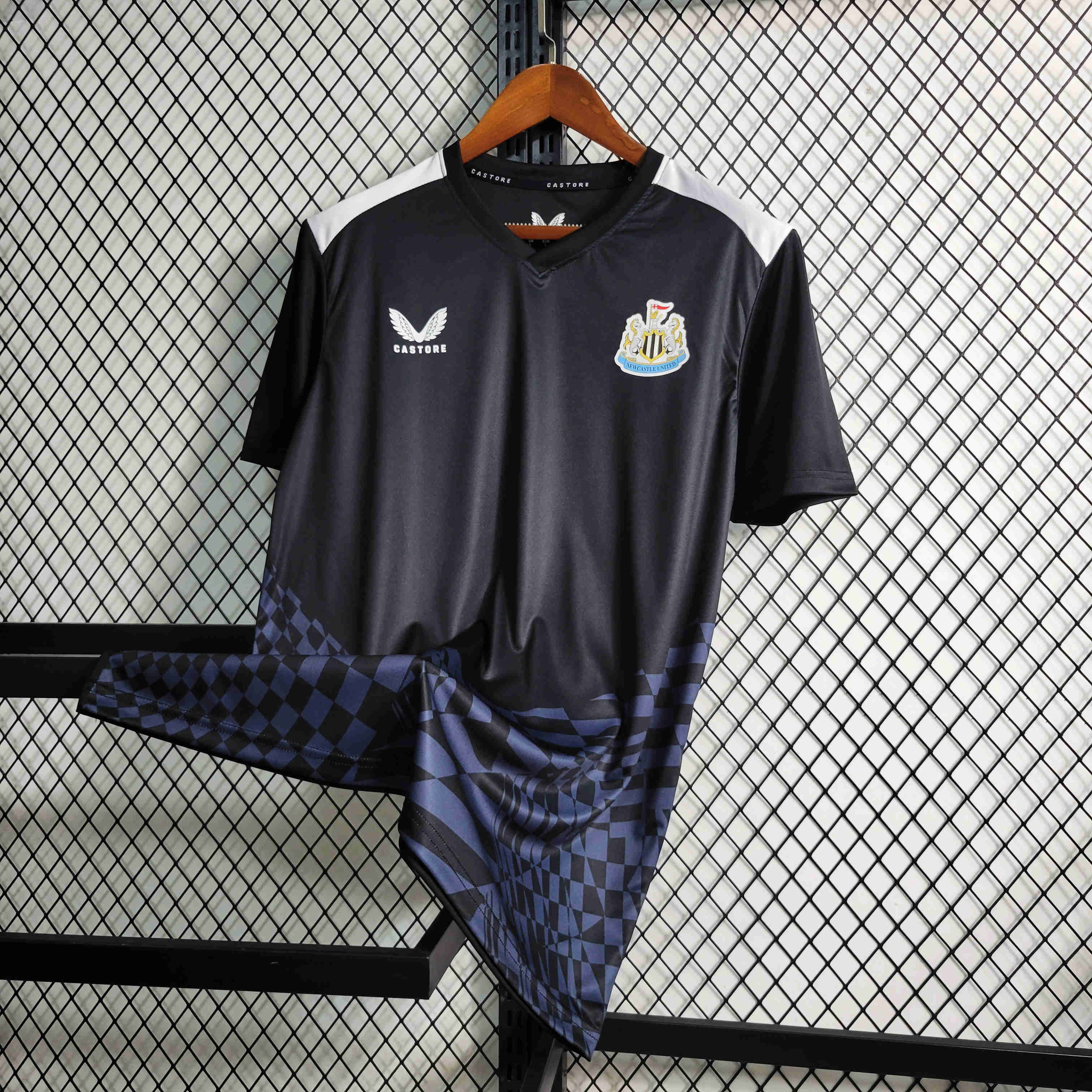 Newcastle United 23-24 Black Training Jersey - Fans Version