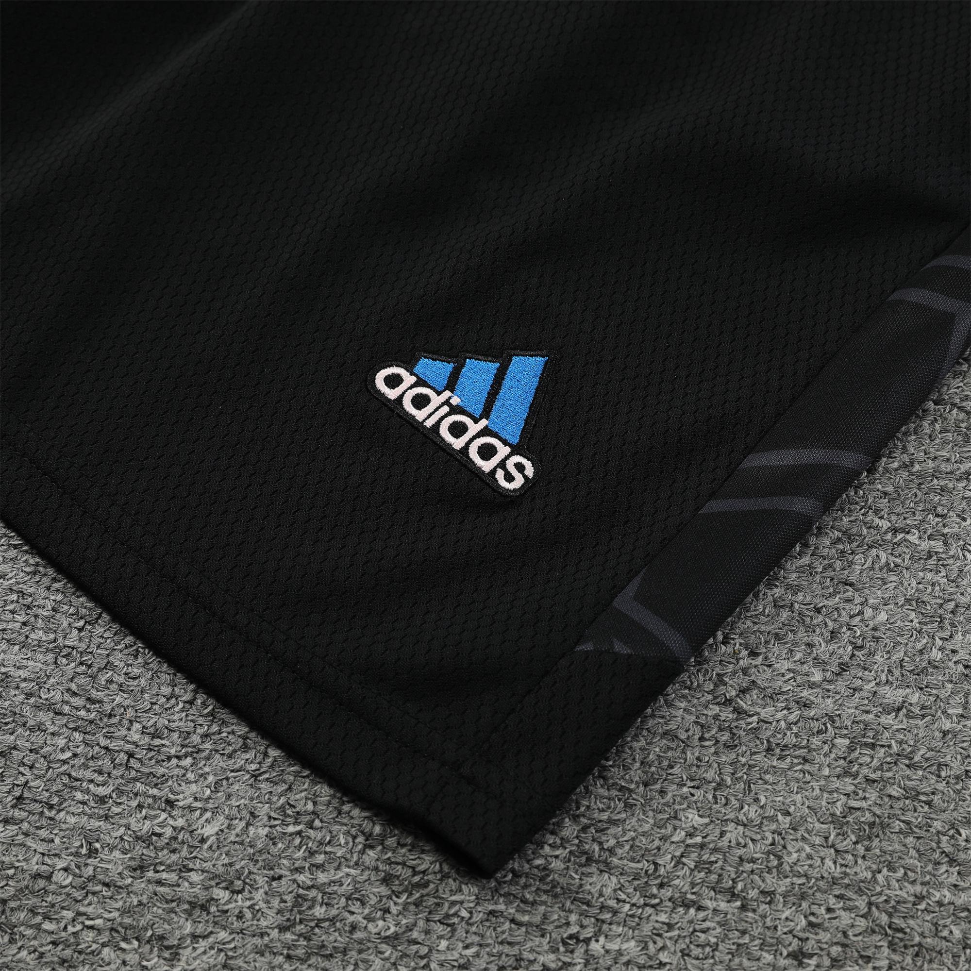 Manchester United 23-24 Vest Training Set Black Line