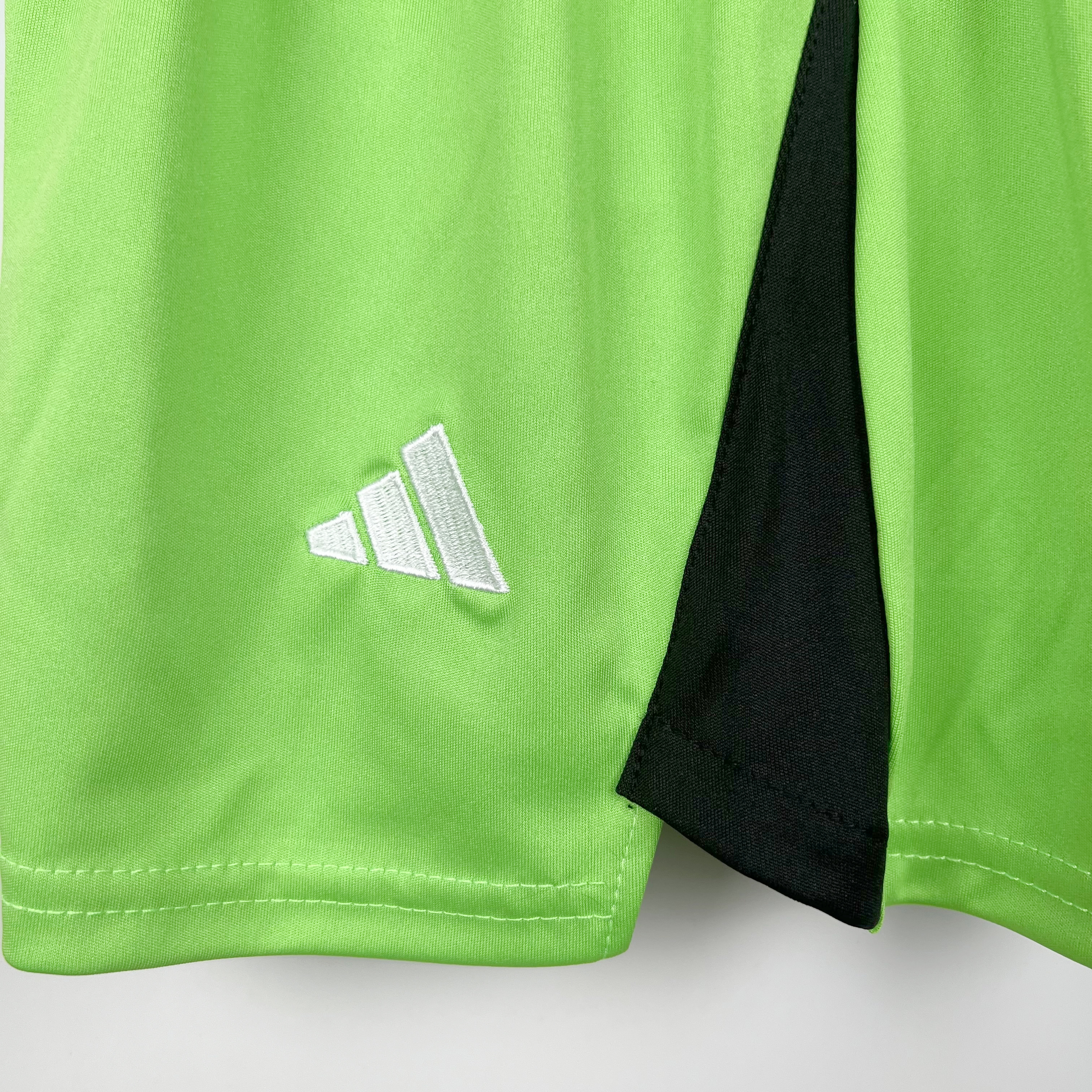 Manchester United 23-24 Green Goalkeeper Kids Kit