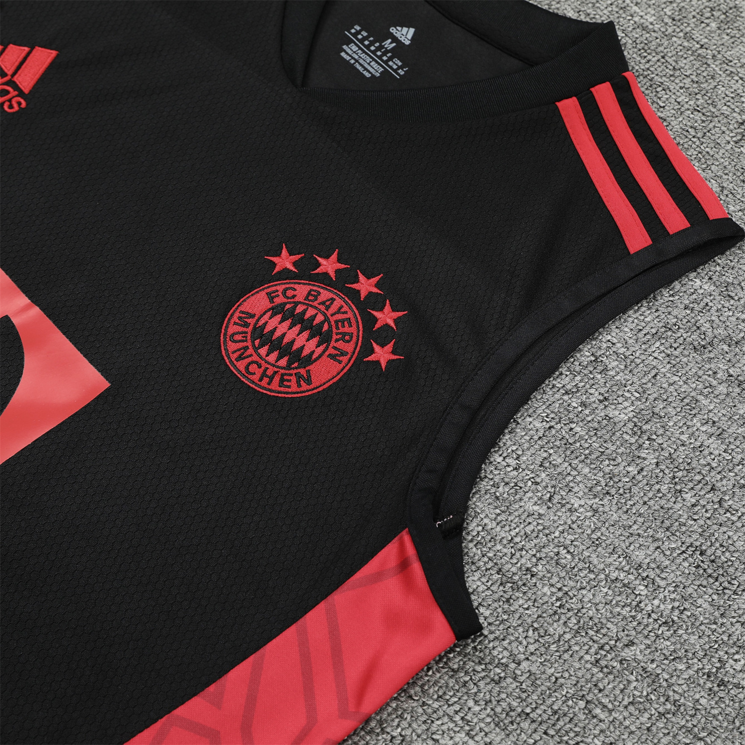 Bayern Munich 23-24 Black & Red Training Vest Suit