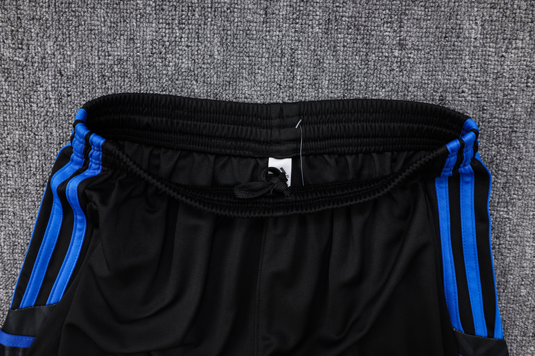 23-24 Manchester United Pink Player Vest Training Set